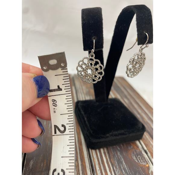 Women's Beautiful Floral Filagree Earrings Drop Dangle GUC Lightweight - Picture 5 of 6